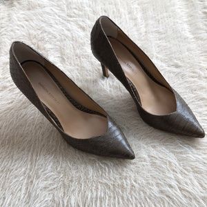 Banana Republic Point Toe Alligator Embossed Pump